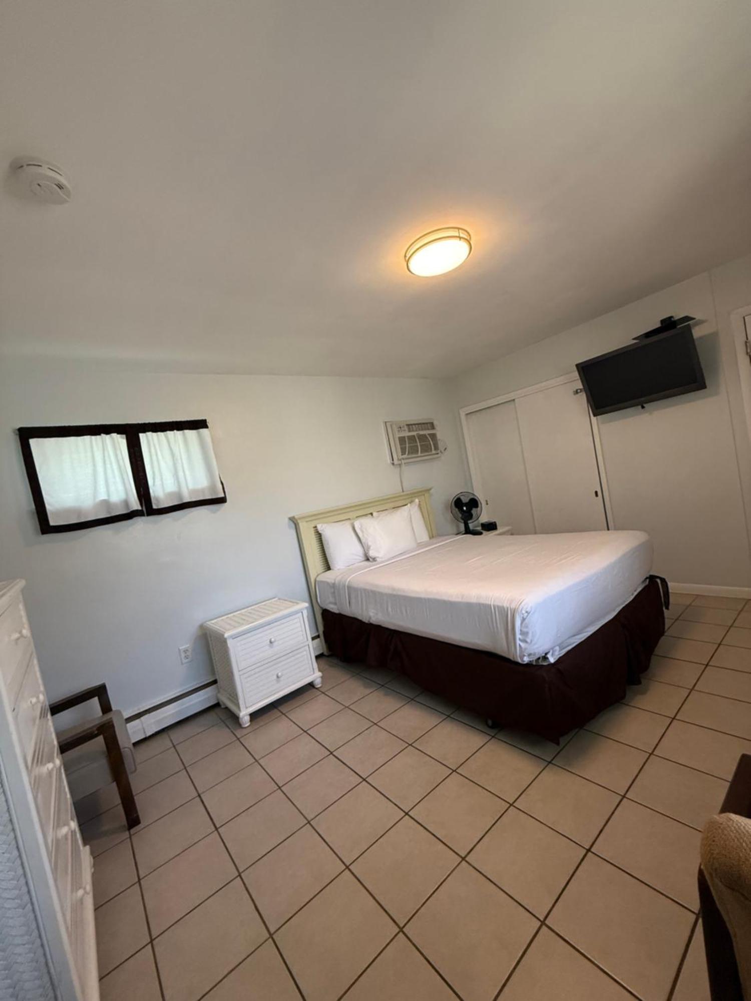 Rus Mar & Boardwalk Motel